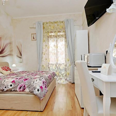 Deluxe Rooms And Chilling Jacuzzi Suite Guesthouse Ρώμη Δωμάτιο φωτογραφία