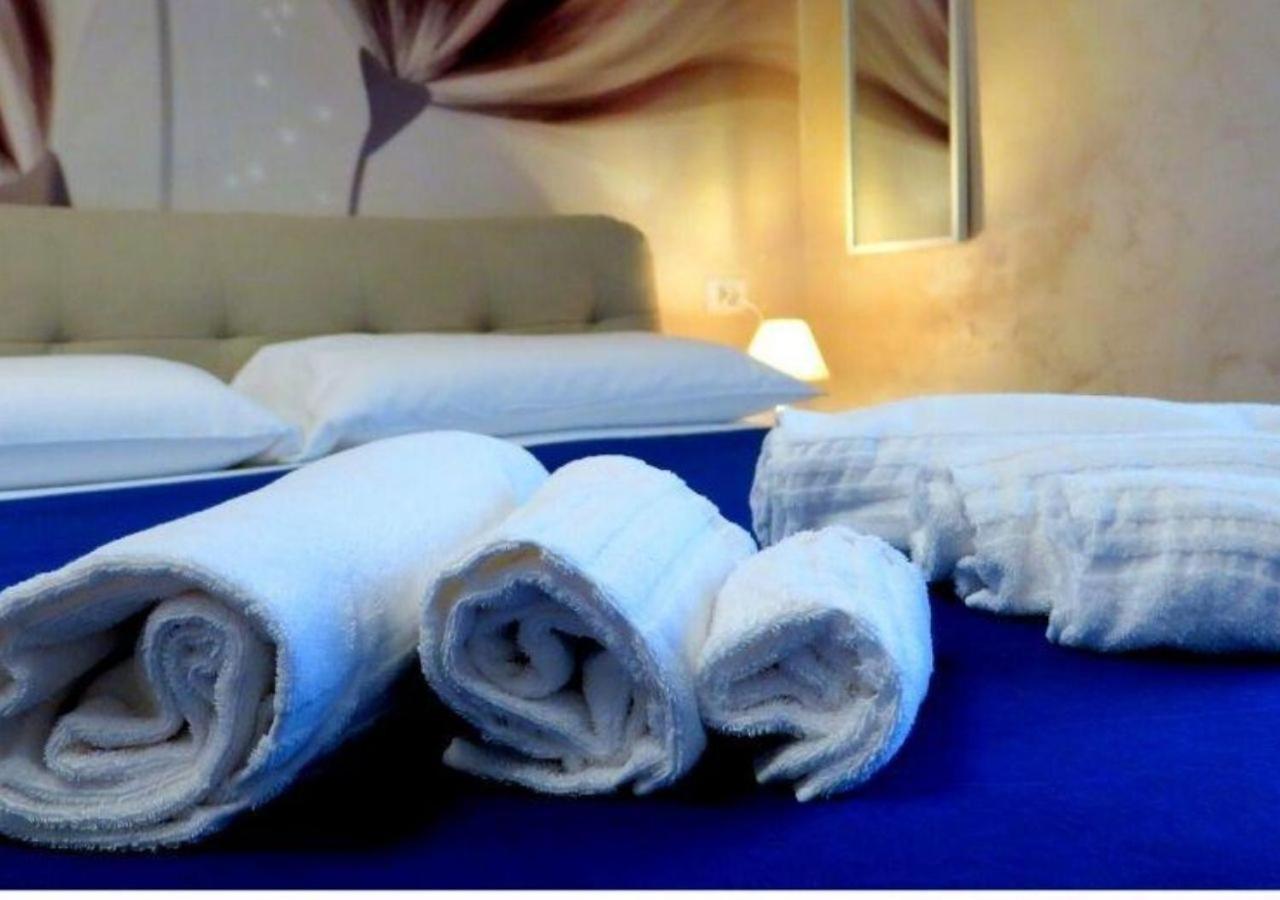 Deluxe Rooms And Chilling Jacuzzi Suite Guesthouse Ρώμη Εξωτερικό φωτογραφία