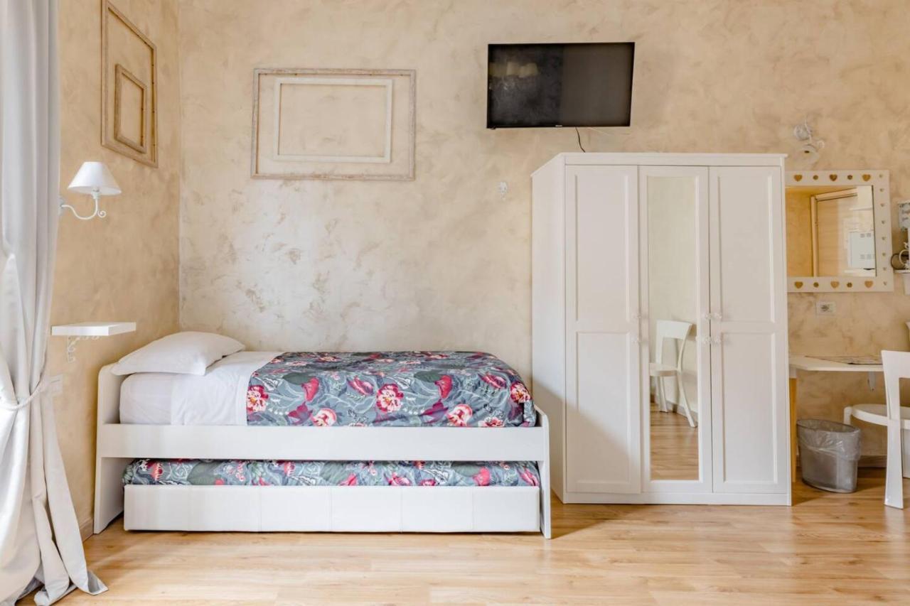 Deluxe Rooms And Chilling Jacuzzi Suite Guesthouse Ρώμη Εξωτερικό φωτογραφία