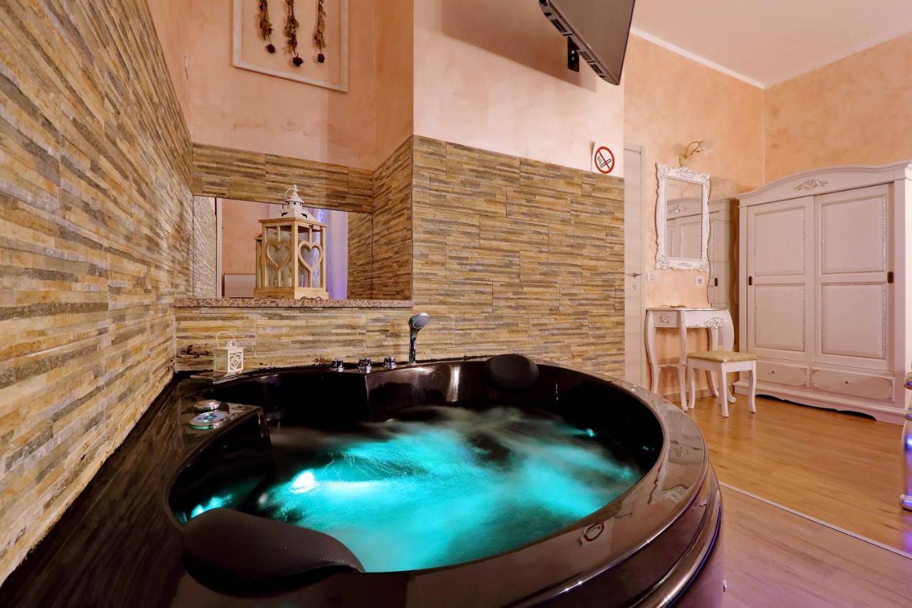 Deluxe Rooms And Chilling Jacuzzi Suite Guesthouse Ρώμη Εξωτερικό φωτογραφία